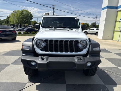 Used 2025 Jeep Wrangler Sport image 3