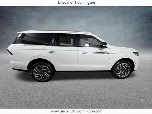 New 2026 Lincoln Navigator Reserve AWD/4WD image 8