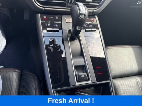 Used 2024 Porsche Macan Turbo AWD/4WD image 8