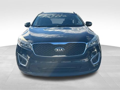 Used 2017 Kia Sorento FWD image 2