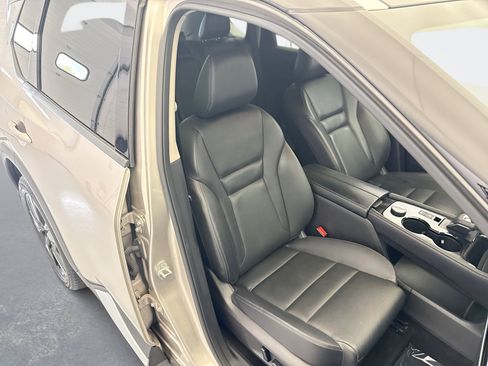 Used 2023 Nissan Rogue SL AWD/4WD image 16