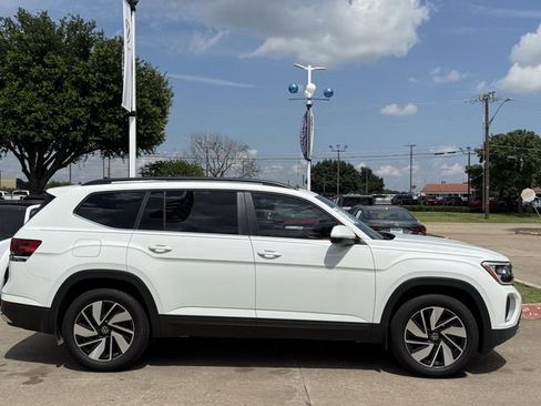 Used 2025 Volkswagen Atlas SE FWD image 3