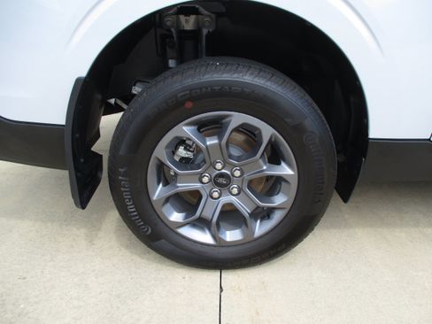 Used 2025 Ford Maverick XLT w/ Equipment Group 301A AWD/4WD image 15