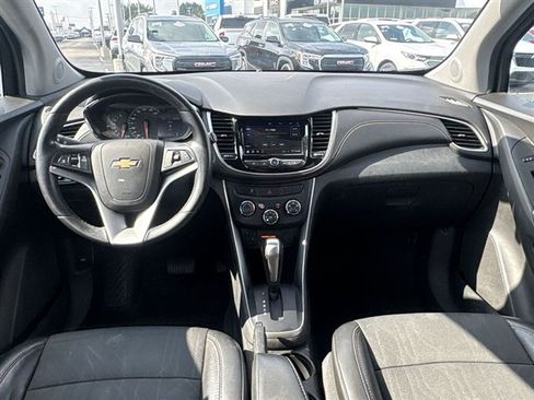 Certified 2020 Chevrolet Trax LT w/ LT Convenience Package FWD image 19