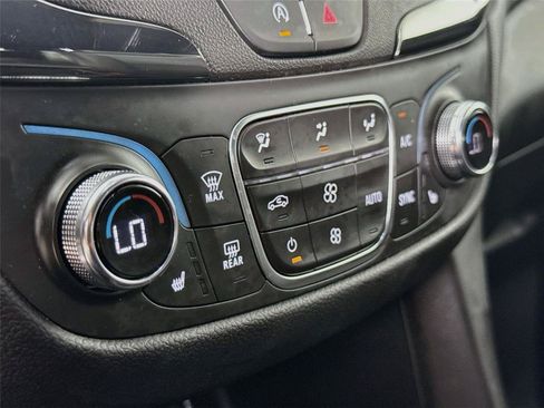 Used 2024 Chevrolet Equinox RS FWD image 16