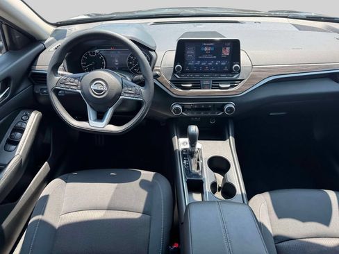 Used 2025 Nissan Altima 2.5 SV FWD image 12