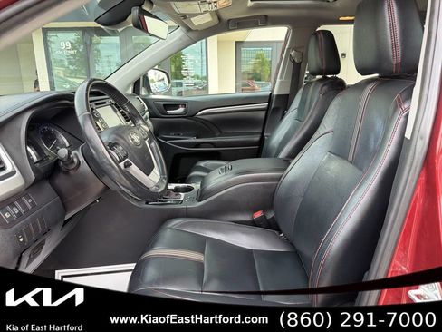 Used 2019 Toyota Highlander SE AWD/4WD image 28
