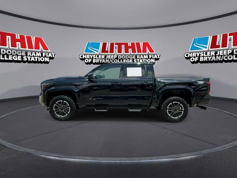 Used 2025 Toyota Tacoma TRD Sport AWD/4WD image 5