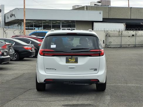 New 2026 Chrysler Pacifica Limited w/ S Appearance Package image 5