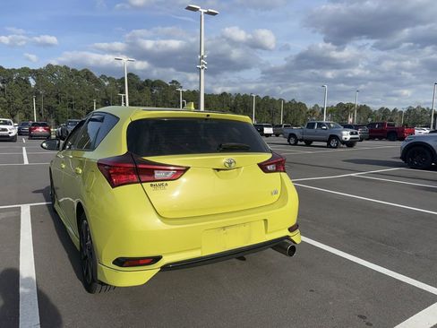 Used 2018 Toyota Corolla iM image 3
