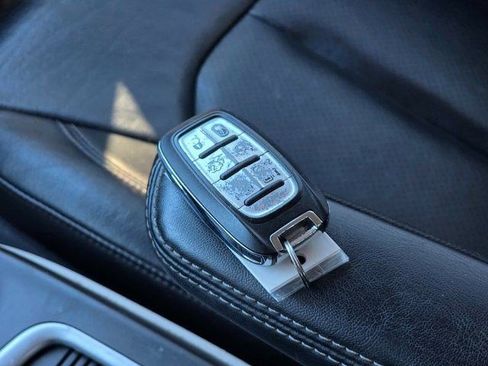 Used 2022 Chrysler Pacifica Touring-L AWD/4WD image 35