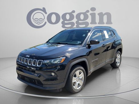 Used 2022 Jeep Compass Latitude w/ Sun and Sound Group AWD/4WD image 1