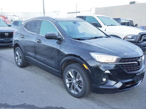 Used 2022 Buick Encore GX Select w/ Sport Touring Package image 3