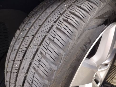 Used 2012 Volkswagen Touareg TDI image 5