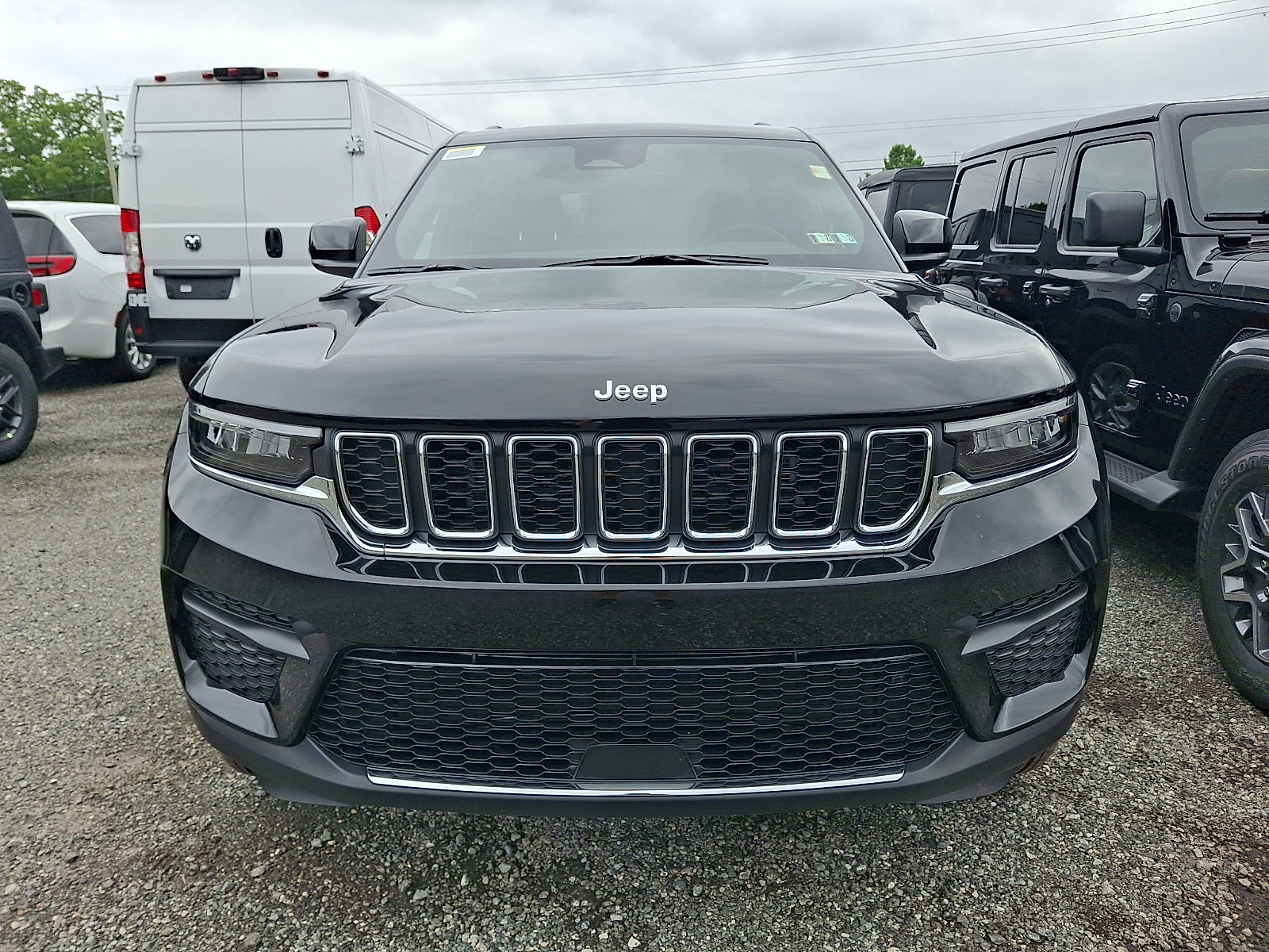 New 2026 Jeep Grand Cherokee Laredo AWD/4WD image 2