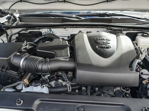 Used 2023 Toyota Tacoma TRD Off-Road image 26