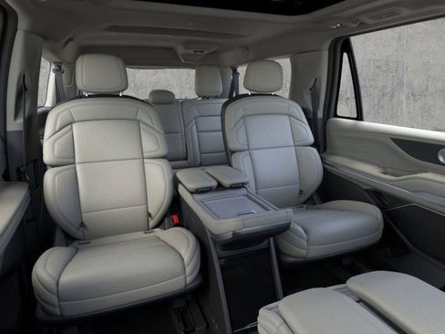 New 2026 Lincoln Navigator L Reserve w/ Jet Appearance Package AWD/4WD image 11
