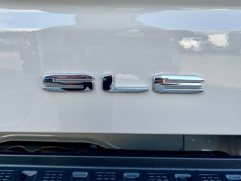 New 2026 GMC Sierra 1500 SLE image 8