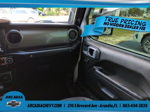 Used 2022 Jeep Gladiator Sport AWD/4WD image 16