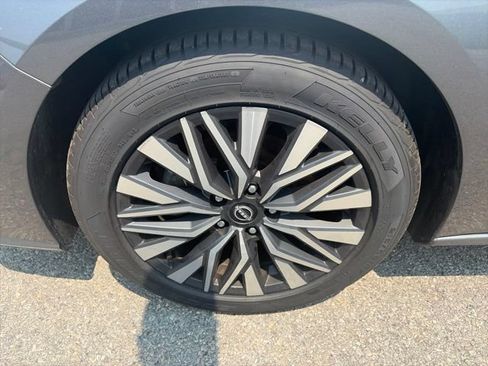 Used 2024 Nissan Altima 2.5 SV FWD image 10