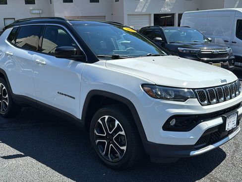 Used 2023 Jeep Compass Limited w/ Sun and Sound Group AWD/4WD image 3