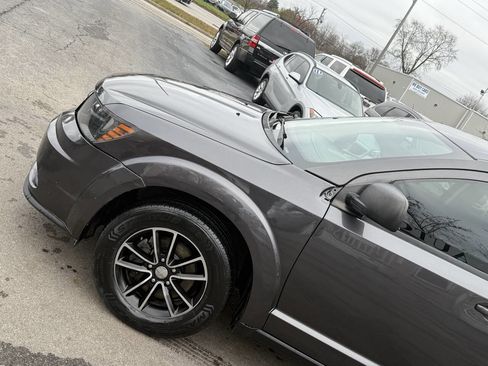 Used 2017 Dodge Journey SE w/ Flexible Seating Group image 3