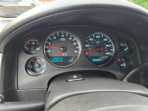 Used 2011 Chevrolet Avalanche LT w/ Luxury Package AWD/4WD image 20