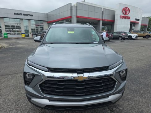Used 2024 Chevrolet TrailBlazer LT AWD/4WD image 2
