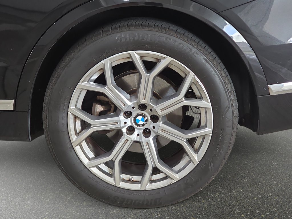 Used 2024 BMW X7 xDrive40i w/ Premium Package AWD/4WD image 32