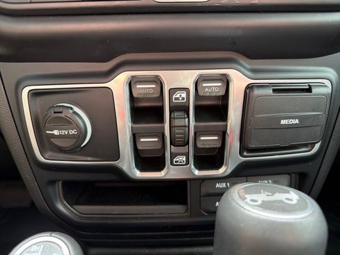 Used 2019 Jeep Wrangler Unlimited Sahara w/ Quick Order Package 24M Moab image 19