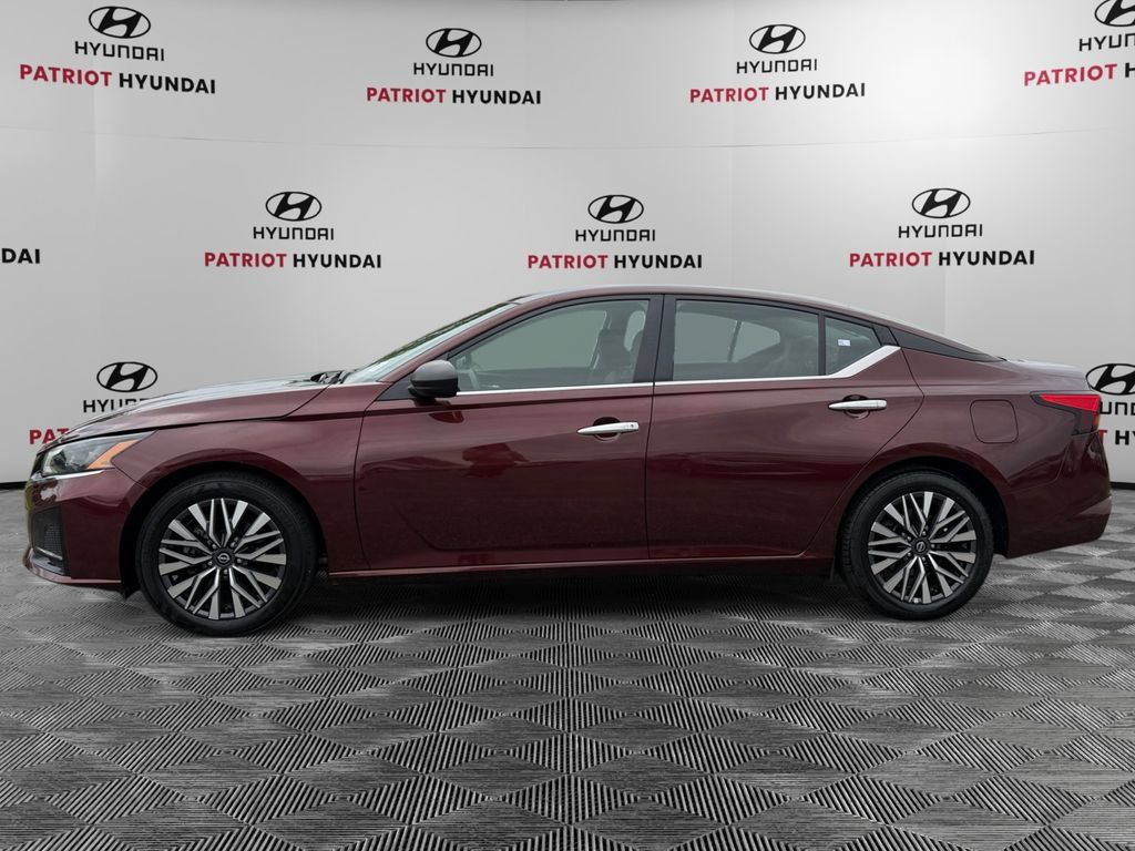 Used 2025 Nissan Altima 2.5 SV FWD image 6
