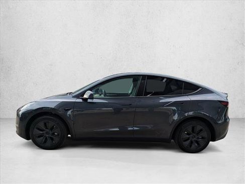 Used 2024 Tesla Model Y Long Range RWD image 9