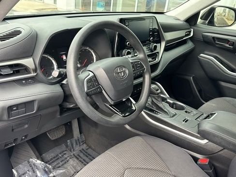 Used 2021 Toyota Highlander L image 29