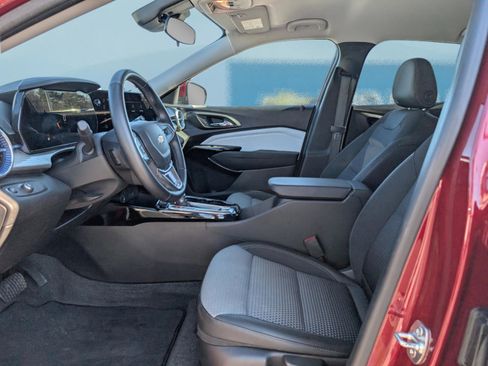 Used 2024 Chevrolet Trax LT w/ Driver Confidence Package image 17