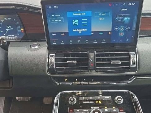 Used 2023 Lincoln Navigator Reserve image 11