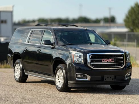 Used 2015 GMC Yukon XL SLT w/ Open Road Package AWD/4WD image 1