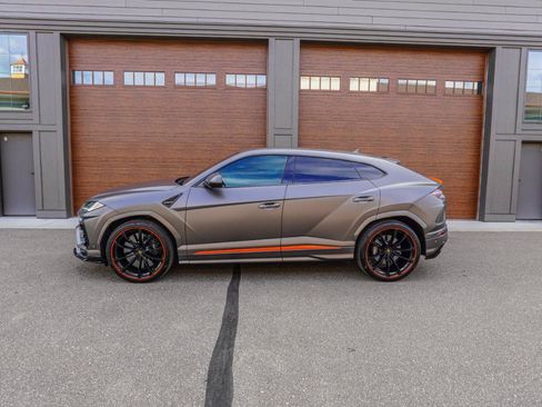 Used 2022 Lamborghini Urus AWD/4WD image 22
