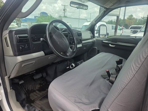 Used 2006 Ford F350 XL RWD image 11