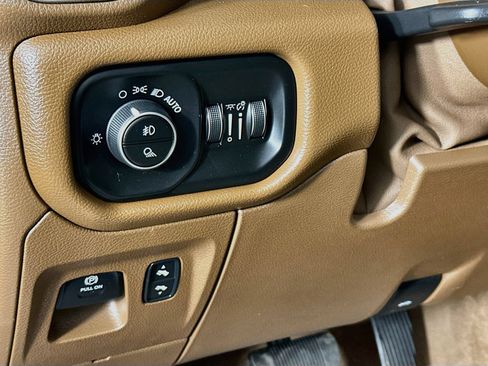 Used 2021 RAM 1500 Laramie AWD/4WD image 11