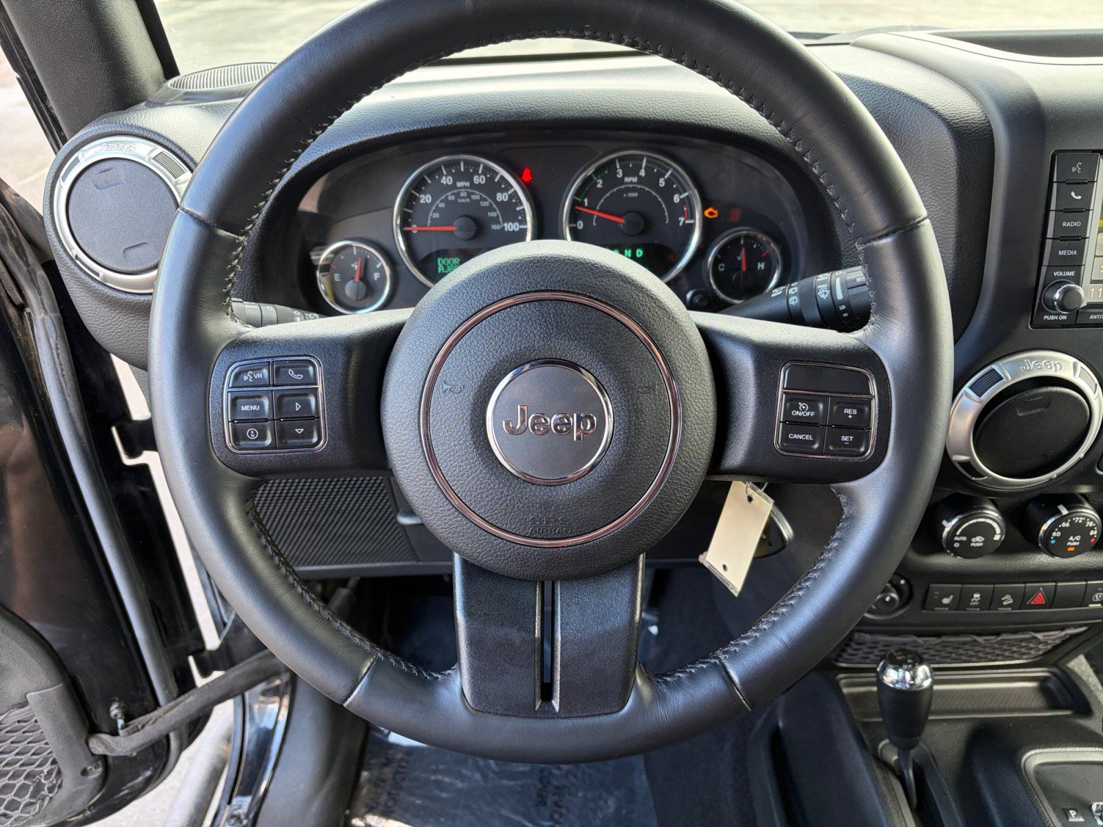 Used 2017 Jeep Wrangler Unlimited Sahara w/ Connectivity Group AWD/4WD image 12