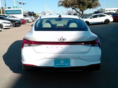 Used 2023 Hyundai Elantra Limited image 9