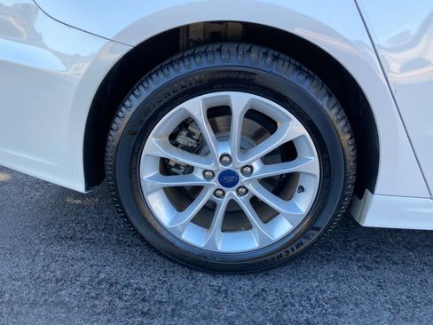 Used 2019 Ford Fusion SE image 9