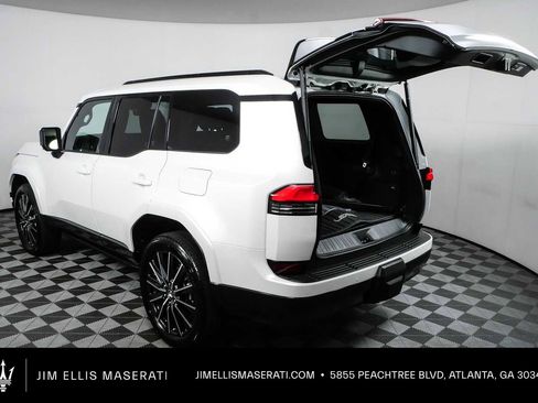 Used 2025 Lexus GX 550 w/ Accessory Package (2T) AWD/4WD image 36