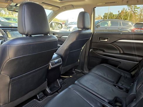 Used 2016 Toyota Highlander XLE image 25