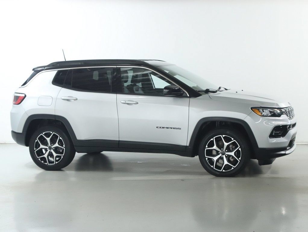 Used 2025 Jeep Compass Limited AWD/4WD image 11