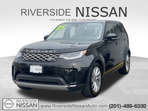 Used 2025 Land Rover Discovery S image 1