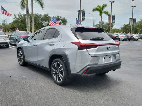 Used 2023 Lexus UX 250h FWD image 8