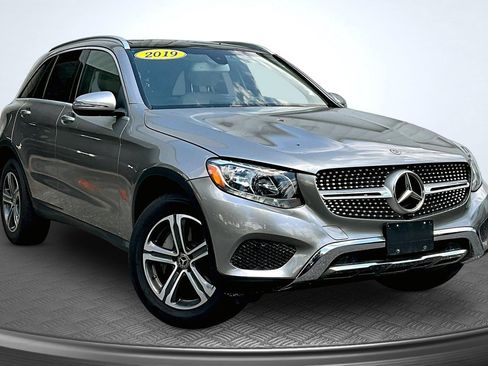 Used 2019 Mercedes-Benz GLC 300 4MATIC w/ Premium Package image 3