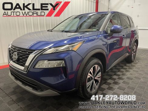 Used 2023 Nissan Rogue SV image 1