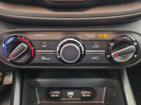 Used 2024 Kia Soul LX w/ Option Group 015 FWD image 17